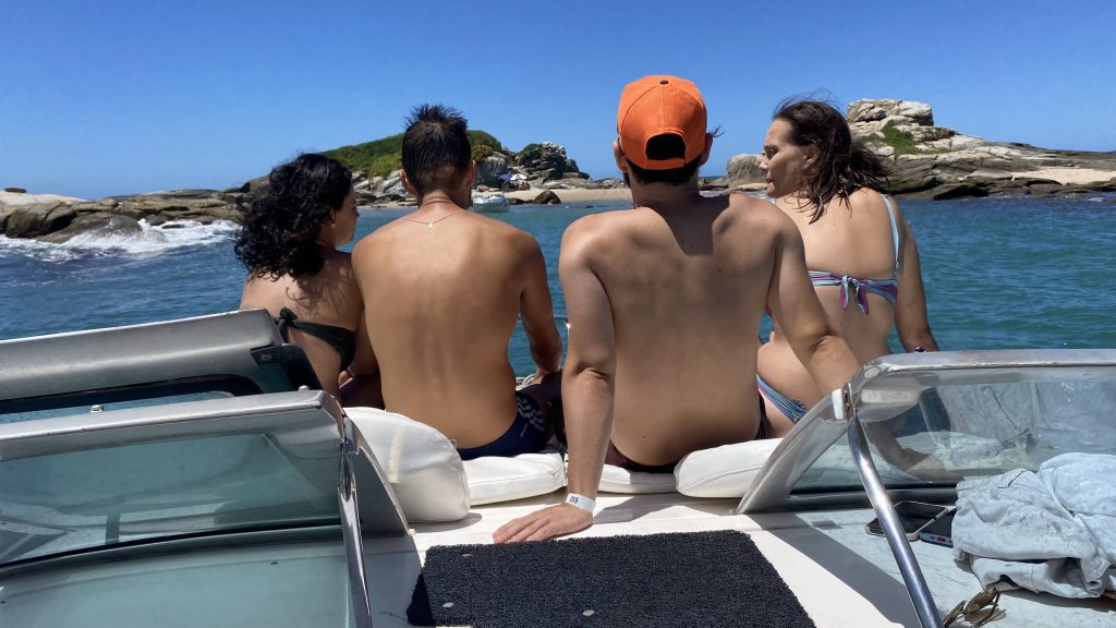 passeio de lancha em rio das ostras