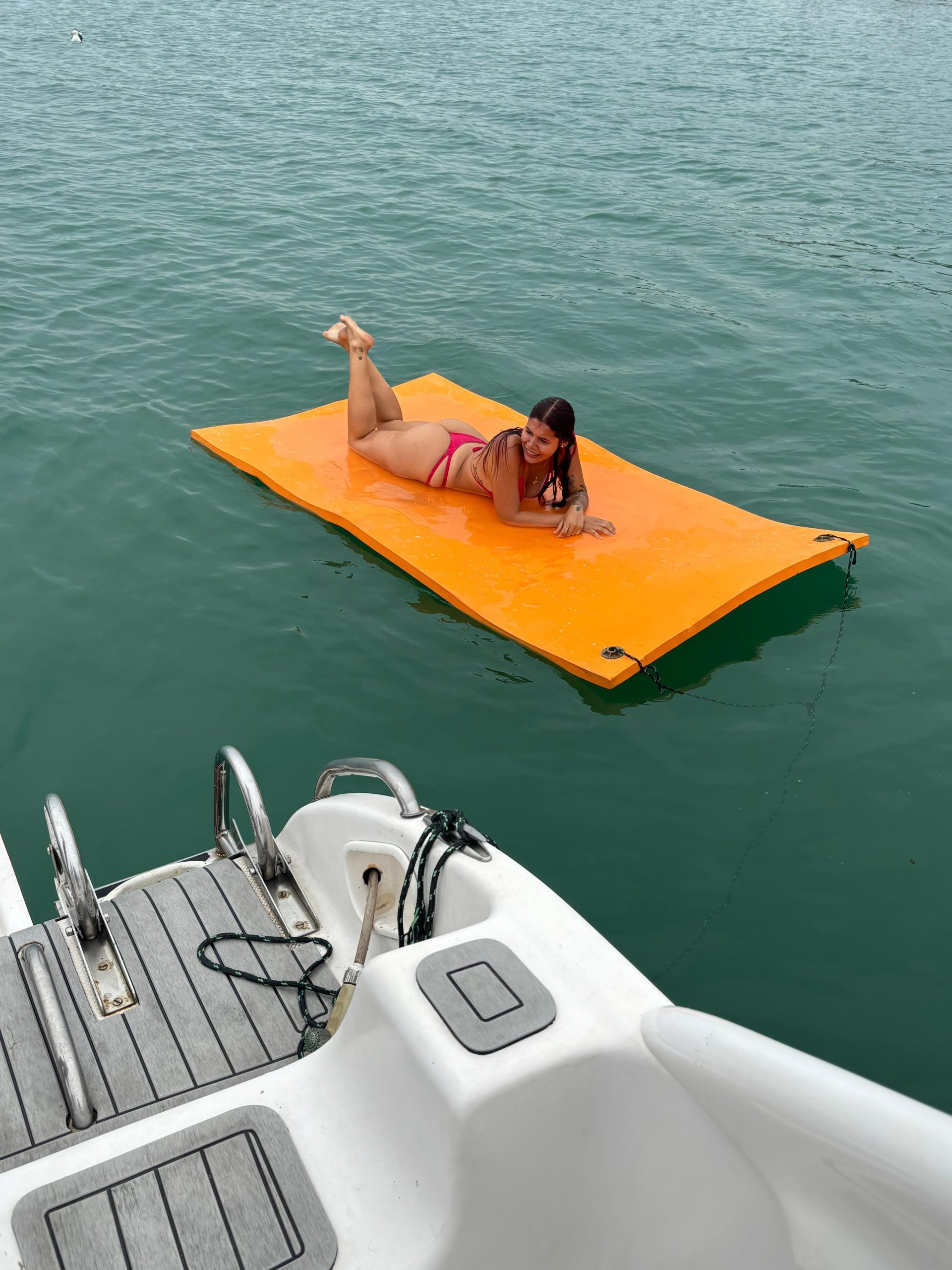 o que tem no passeio de lancha em rio das ostras